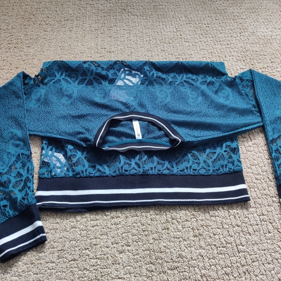 Tunic - Picture 3 of 8